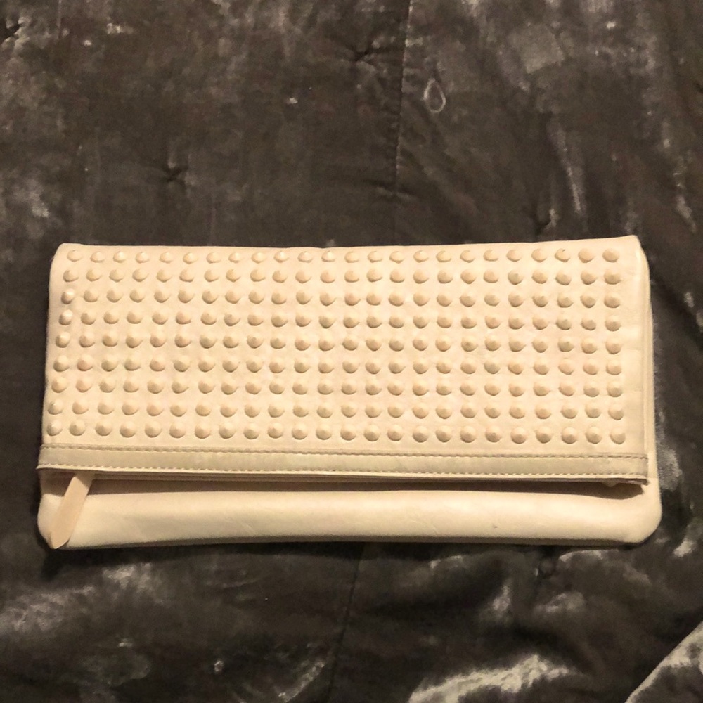 Aldo clutch